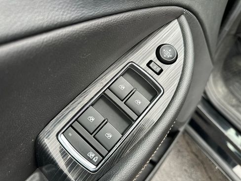 Used 2017 Chevrolet Impala LT image 12