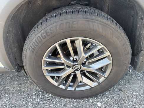 Used 2025 Nissan Rogue S image 17