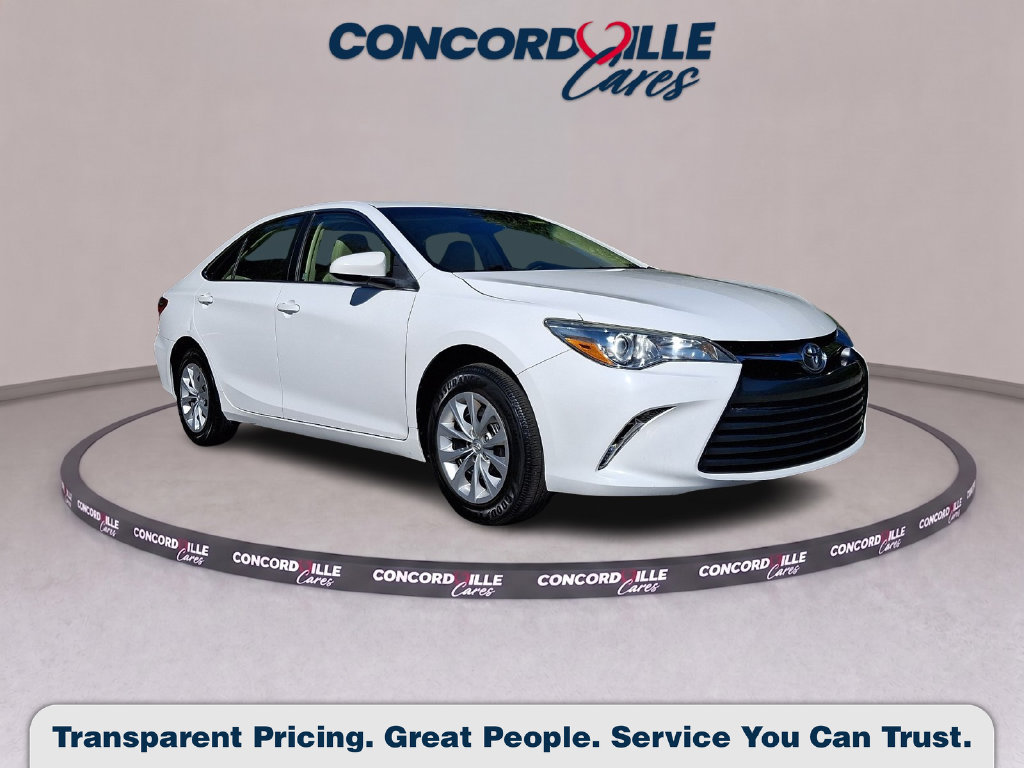 Used 2017 Toyota Camry LE FWD image 1