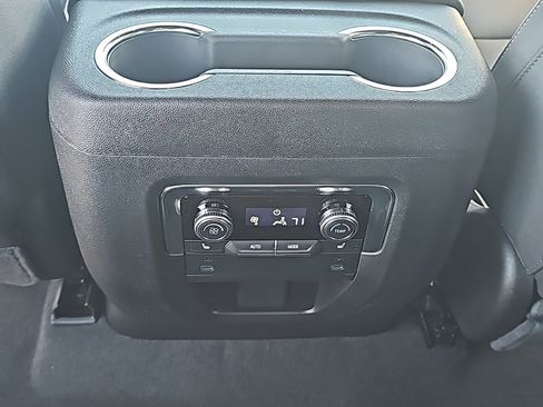 New 2026 GMC Yukon Elevation image 18