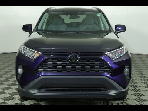 Used 2021 Toyota RAV4 XLE image 12