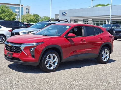 Used 2026 Chevrolet Trax LS w/ LS Convenience Package FWD image 5