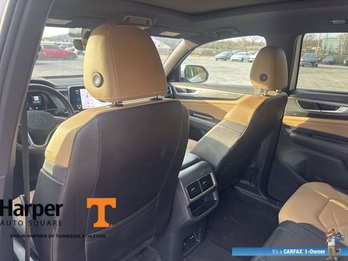 Used 2024 Volkswagen Atlas Cross Sport SE w/ Panoramic Sunroof Package image 11