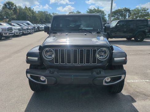 Used 2025 Jeep Wrangler Unlimited Sahara AWD/4WD image 4