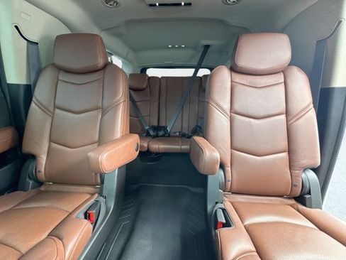 Used 2017 Cadillac Escalade ESV Premium Luxury RWD image 15