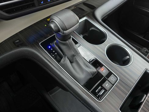 Used 2023 Toyota Sienna Platinum image 35