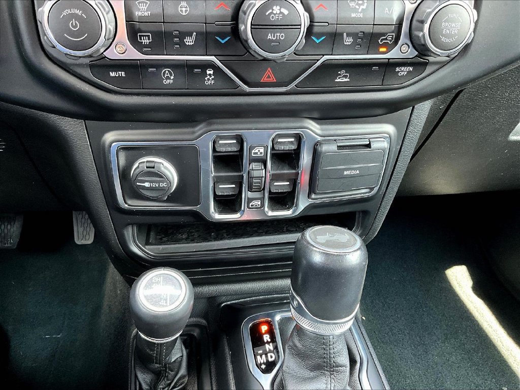 Used 2022 Jeep Wrangler Unlimited Sahara AWD/4WD image 16