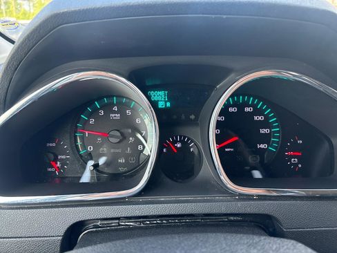 Used 2011 Chevrolet Traverse LT w/ LPO, 'HIT The Road' Package FWD image 10