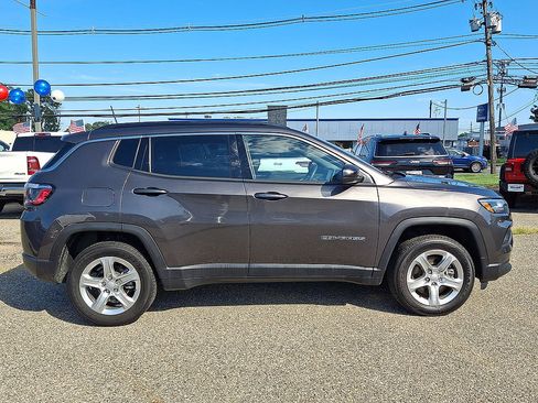 Certified 2023 Jeep Compass Latitude AWD/4WD image 32