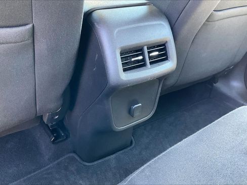 Used 2018 Chevrolet Equinox LS FWD image 33