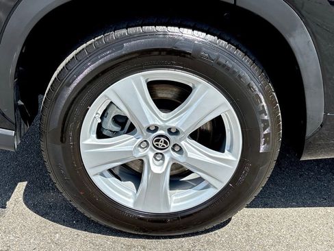 Used 2023 Toyota Highlander L FWD image 29