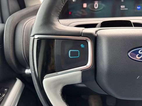 Used 2025 Ford Expedition Platinum image 18