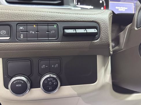 Used 2021 GMC Yukon XL Denali w/ LPO, Illumination Package image 18