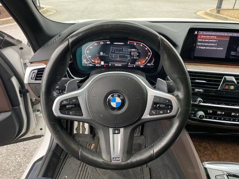 Used 2020 BMW M550i xDrive w/ Premium Package image 43