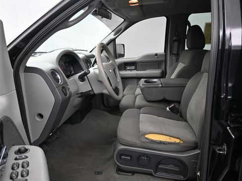Used 2005 Ford F150 XLT image 11
