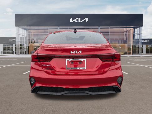 Certified 2023 Kia Forte LXS FWD image 5