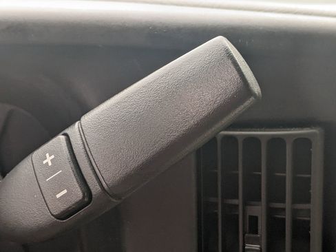 Used 2015 Chevrolet Express 2500 image 27