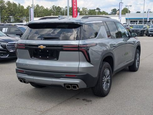 Used 2025 Chevrolet Traverse LT AWD/4WD image 3