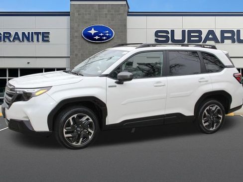 Used 2025 Subaru Forester Premium AWD/4WD image 6