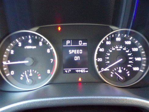 Used 2017 Hyundai Elantra SE image 36