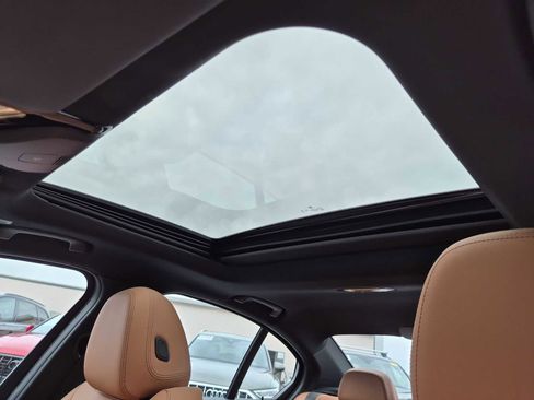 Used 2026 BMW 330i Sedan w/ M Sport Package image 17