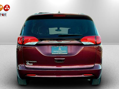 Used 2021 Chrysler Voyager Lxi image 4