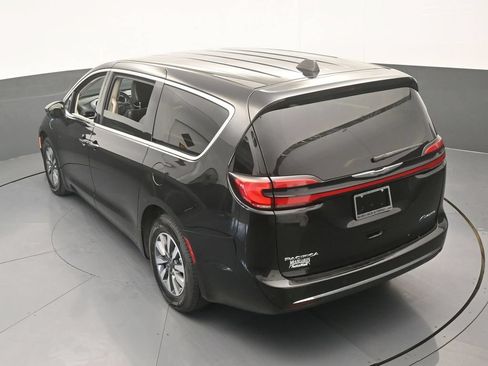 Used 2023 Chrysler Pacifica Touring-L FWD image 54
