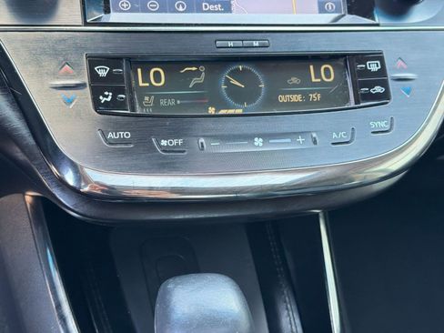 Used 2018 Toyota Avalon Limited image 18