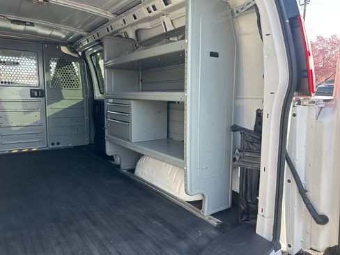 Used 2017 Chevrolet Express 2500 image 24