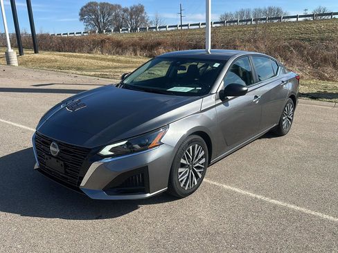 Used 2024 Nissan Altima 2.5 SV image 7