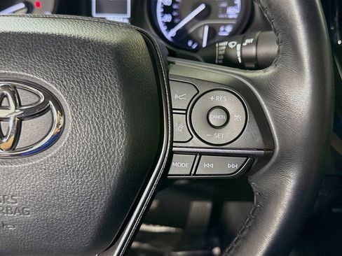 Used 2022 Toyota Camry SE w/ Convenience Package FWD image 15