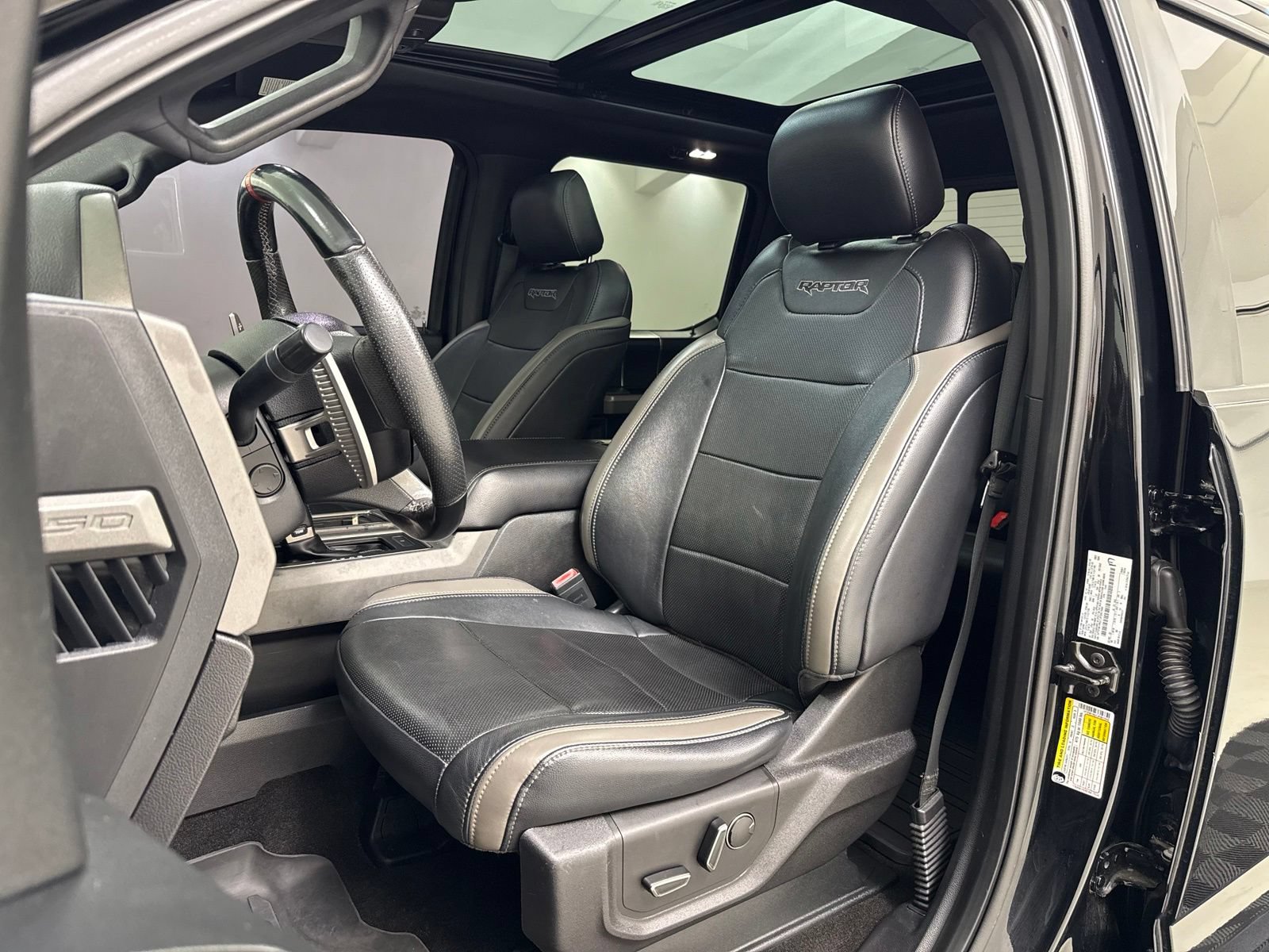 Used 2018 Ford F150 Raptor w/ Equipment Group 802A Luxury AWD/4WD image 18