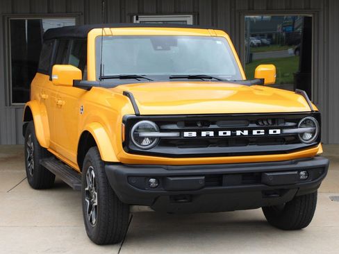 Used 2021 Ford Bronco Outer Banks image 3
