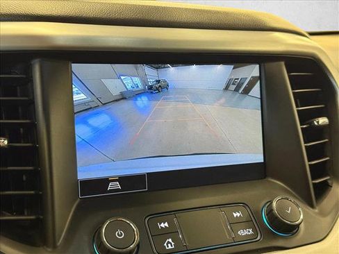 Used 2023 GMC Acadia SLT image 15