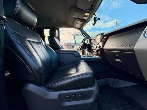 Used 2015 Ford F350 Lariat image 27