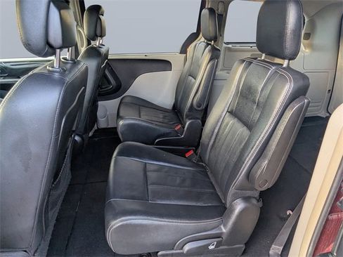 Used 2016 Chrysler Town & Country Touring w/ Driver Convenience Group image 12