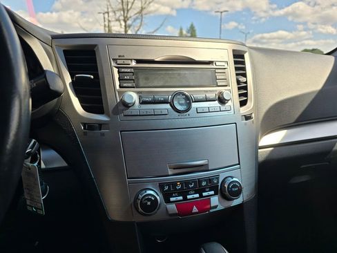 Used 2010 Subaru Outback 2.5i Premium AWD/4WD image 18