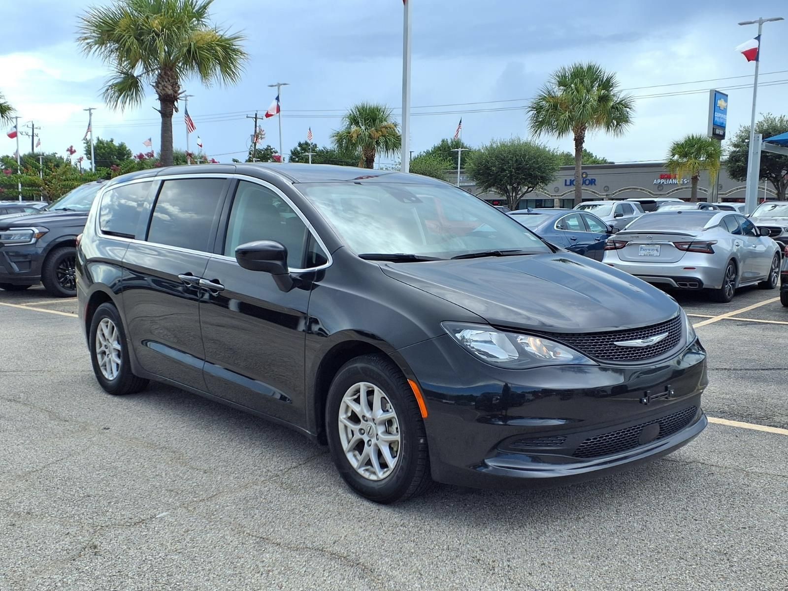 Used 2023 Chrysler Voyager LX FWD image 20