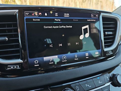 Used 2021 Chrysler Pacifica Touring-L image 28