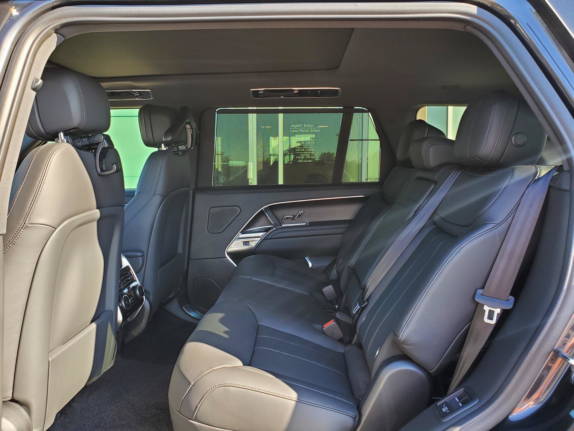 New 2027 Land Rover Range Rover Long Wheelbase SE AWD/4WD image 12