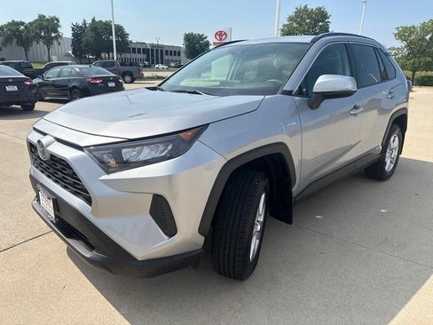 Used 2019 Toyota RAV4 LE w/ Carpet Mat Package AWD/4WD image 6