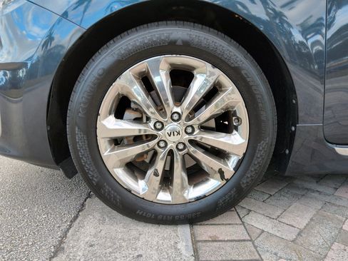 Used 2016 Kia Sedona SX Limited image 45