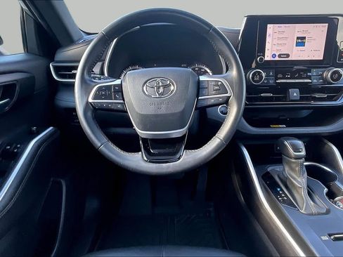 Used 2024 Toyota Highlander XSE FWD image 6
