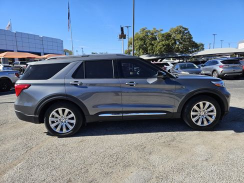 Certified 2022 Ford Explorer Limited w/ Limited Technology Package image 2