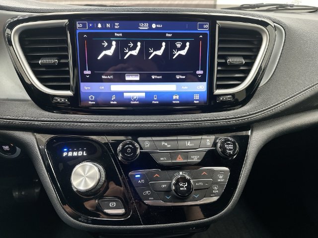 Used 2021 Chrysler Pacifica Touring w/ S Appearance Package FWD image 18