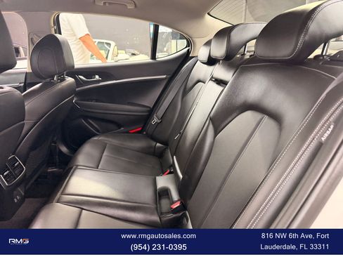 Used 2025 Genesis G70 2.5T image 12