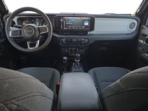 Used 2025 Jeep Wrangler Unlimited Sahara AWD/4WD image 13