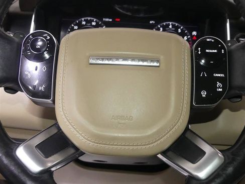 Used 2018 Land Rover Range Rover HSE image 32