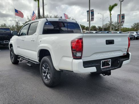 Used 2023 Toyota Tacoma SR5 w/ Technology Package image 9