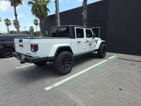 Used 2023 Jeep Gladiator Sport AWD/4WD image 3
